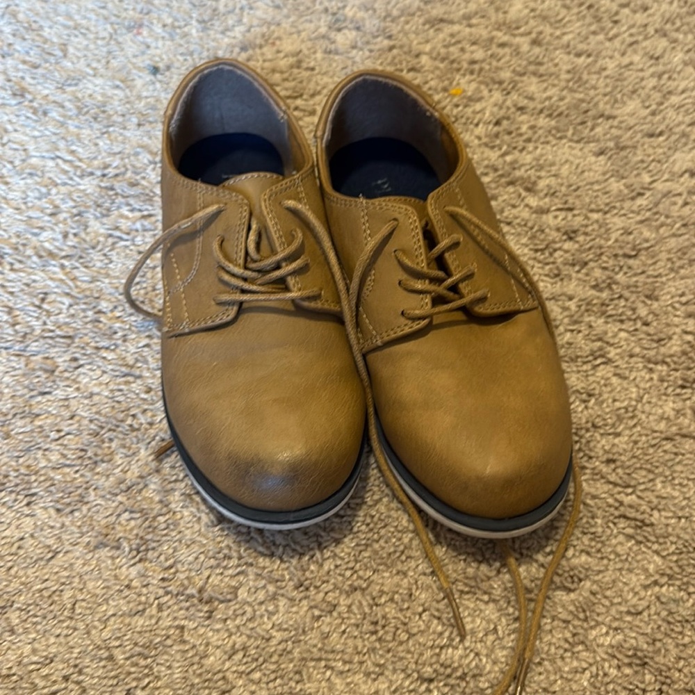 Children’s Place boys shoes size 2